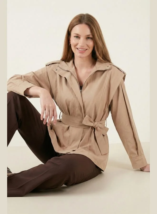 ليلا معطف ترنش نسائي بياقة واقفة وكتف عريض وحزام من ليلا